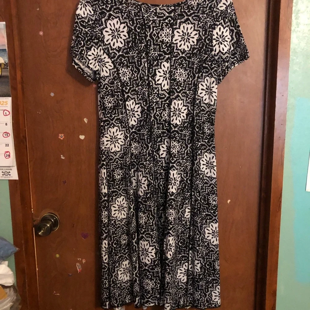 Sami Jo Floral  Black and White Dress GUC - Picture 2 of 6